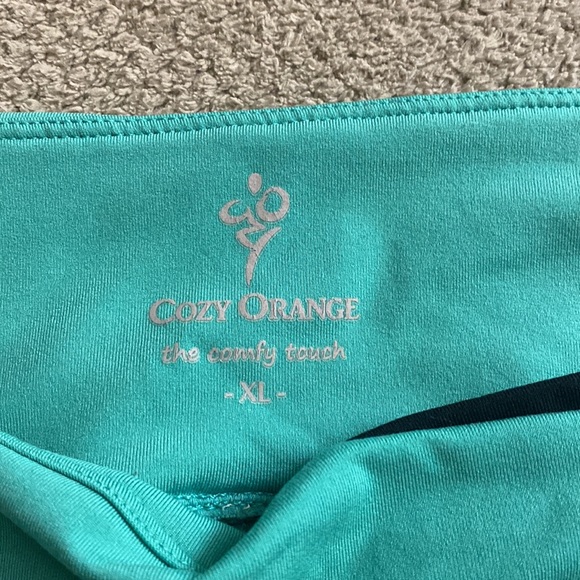 Cropped workout pants - Picture 2 of 2